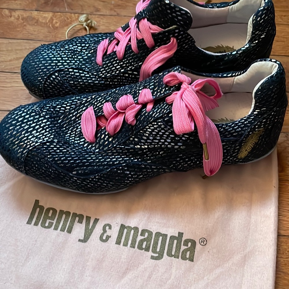 Henry and Magda women’s golf shoes